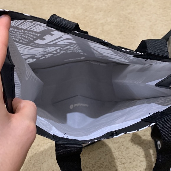Lululemon reusable bags - Picture 6 of 11